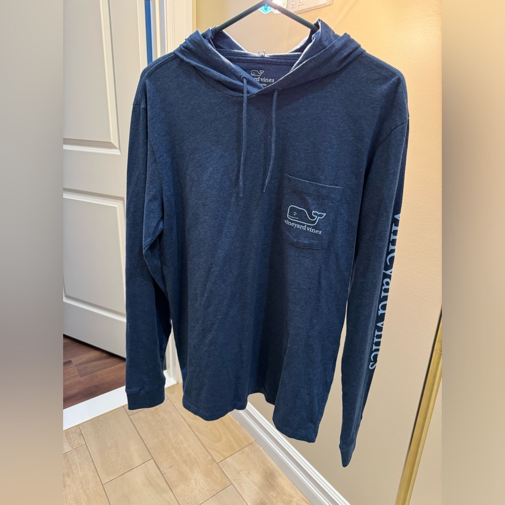 Vineyard vines men’s small long sleeve with hood
